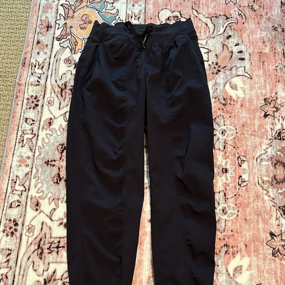 Lululemon Dance Studio Mid-Rise Jogger, Black Night, Size 4 - Picture 5 of 6